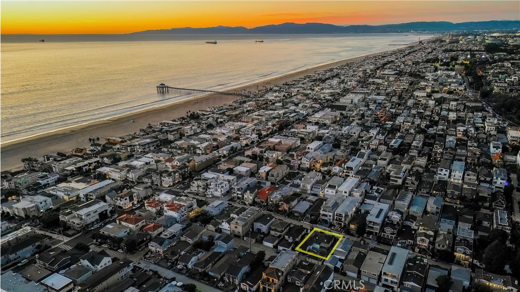 400 5th Street Manhattan Beach, CA 90266 - Photo 9 of 22 a view of an ocean beach