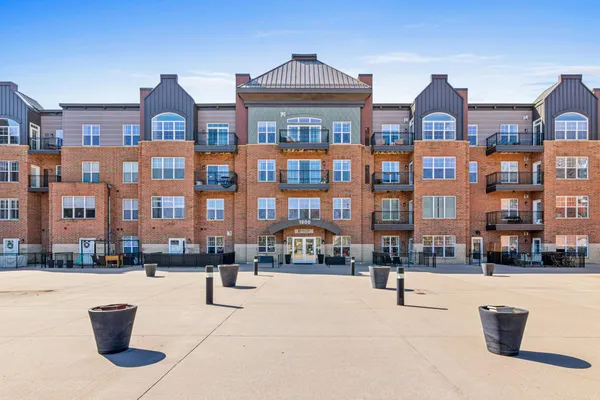$194,900 | 1800 Graham Avenue West, Unit 121, St. Paul, MN 55116