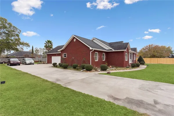 $385,000 | 932 Hitching Post Lane, Waycross, GA 31503