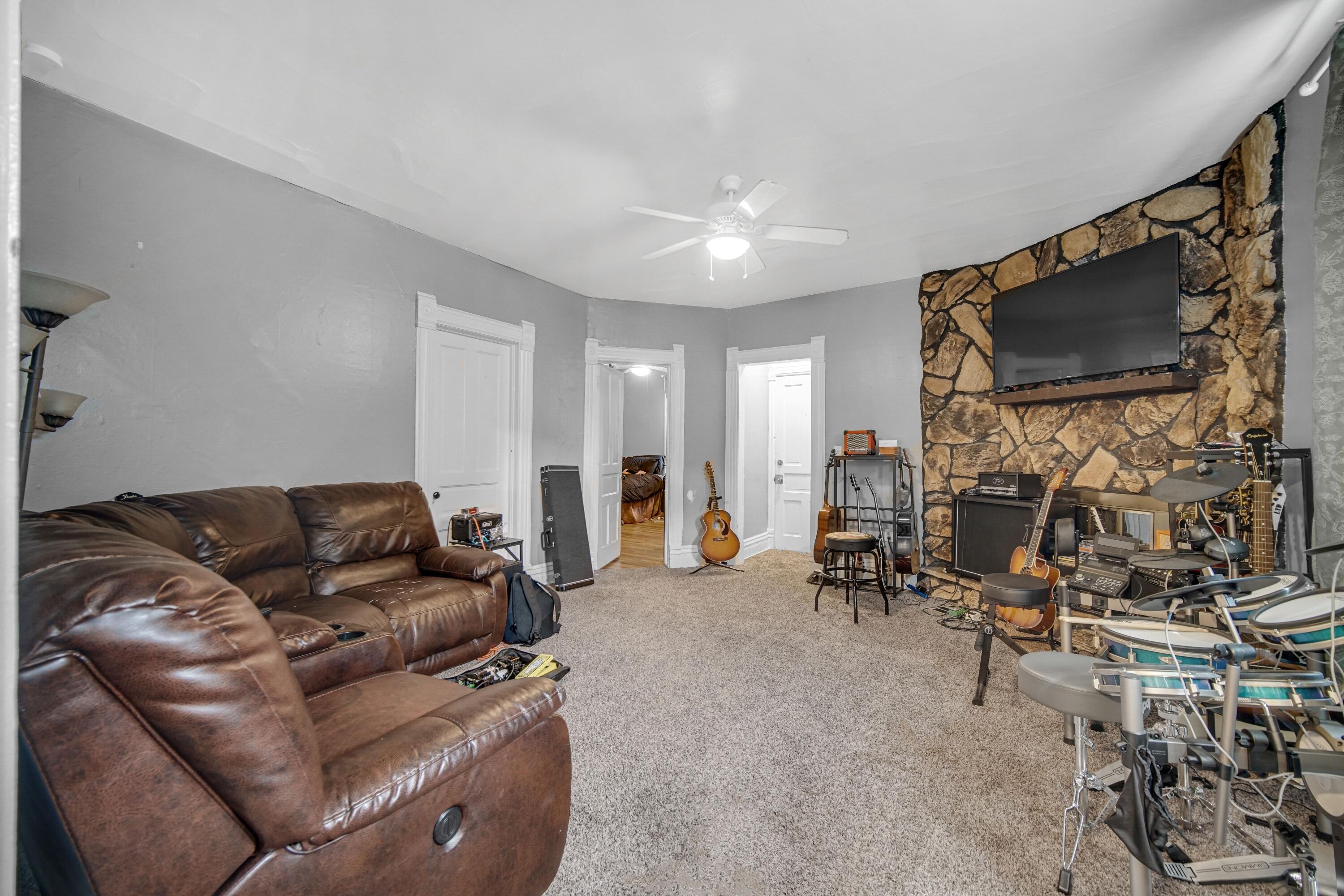 301 East North Street Crown Point, IN 46307 - Photo 4 of 16 3000x2000