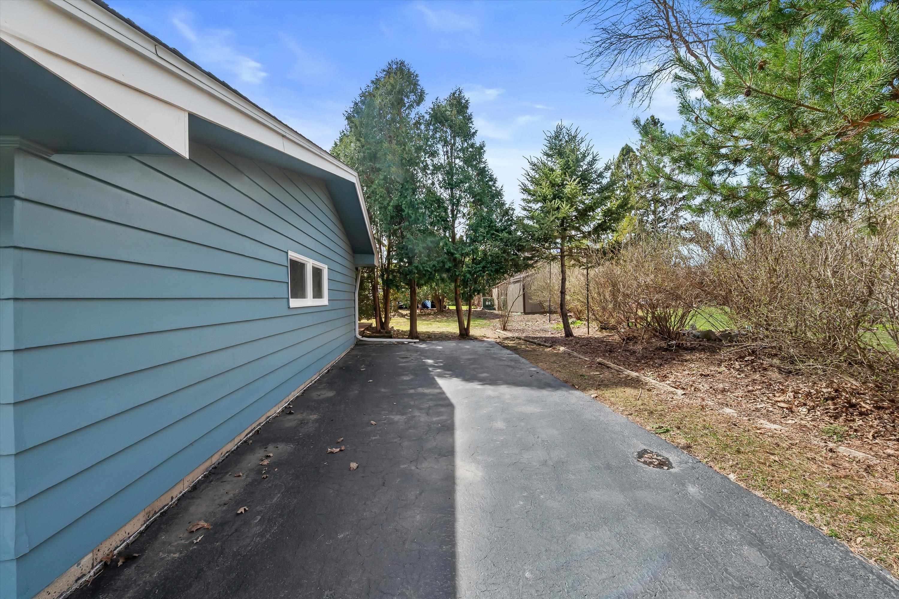 1007 Dona Road Hartland, WI 53029 - Photo 38 of 44