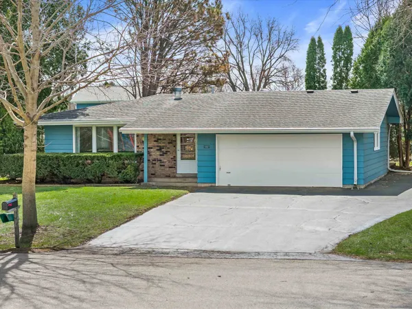 $415,000 | 1007 Dona Road, Hartland, WI 53029