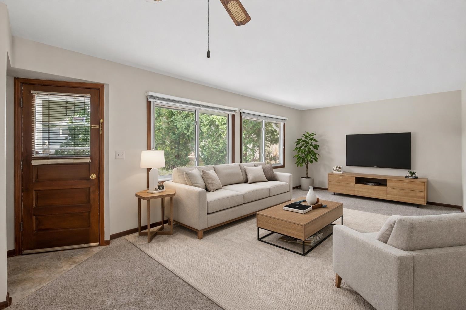 1007 Dona Road Hartland, WI 53029 - Photo 5 of 44