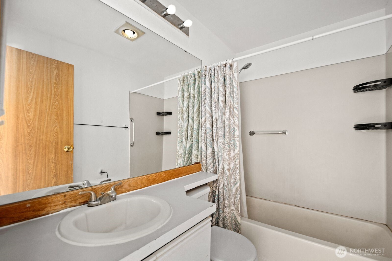 2100 South 336th Street, Unit G3 Federal Way, WA 98003 - Photo 21 of 27 a bathroom with a sink toilet and shower