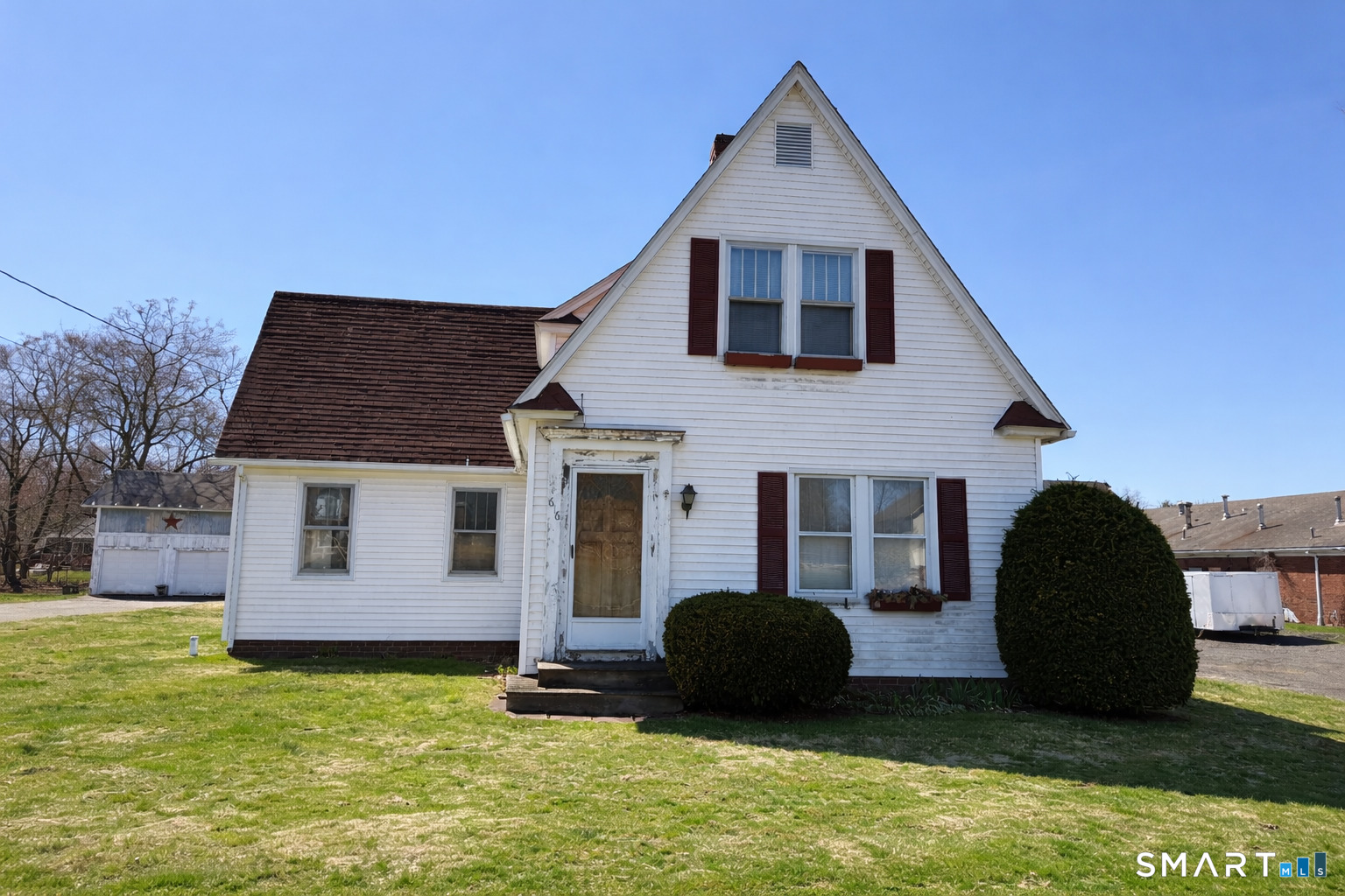 a view of a house with a yard
