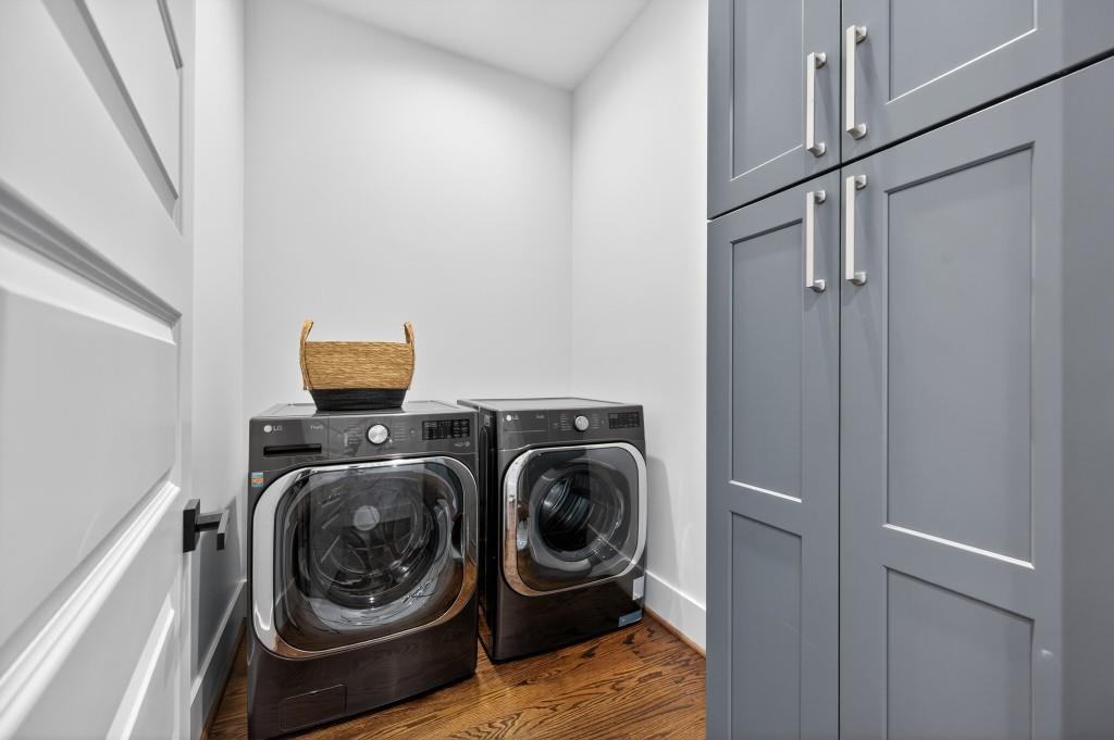 4275 Habersham Way Cumming, GA 30041 - Photo 25 of 34 a utility room with sink dryer and washer