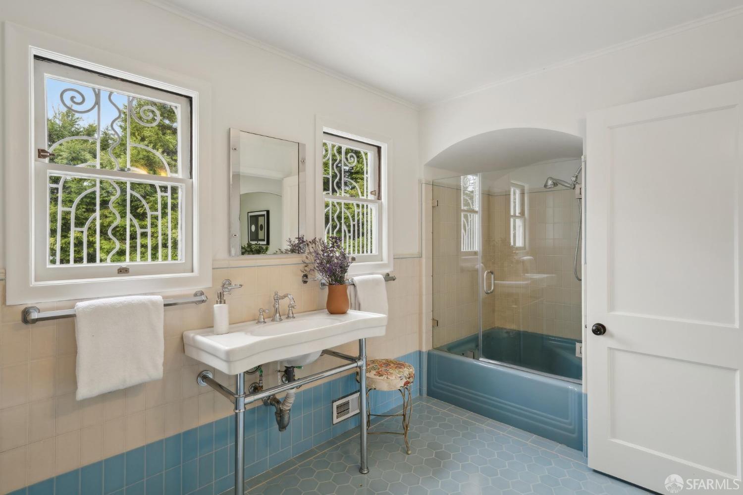 100 Stonecrest Drive San Francisco, CA 94132 - Photo 40 of 64 a bathroom with a tub sink and mirror