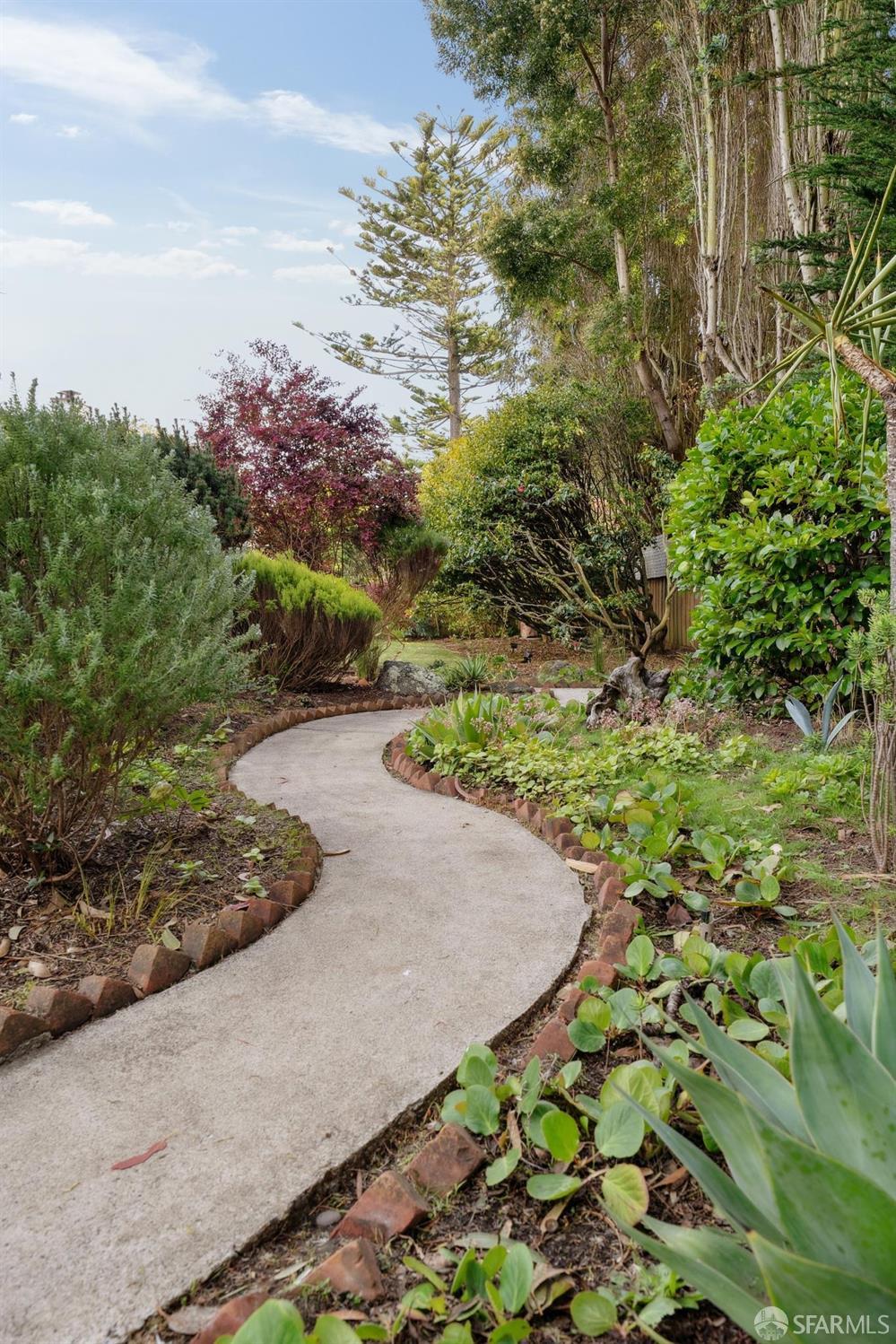 100 Stonecrest Drive San Francisco, CA 94132 - Photo 57 of 64 a view of a garden with a pathway