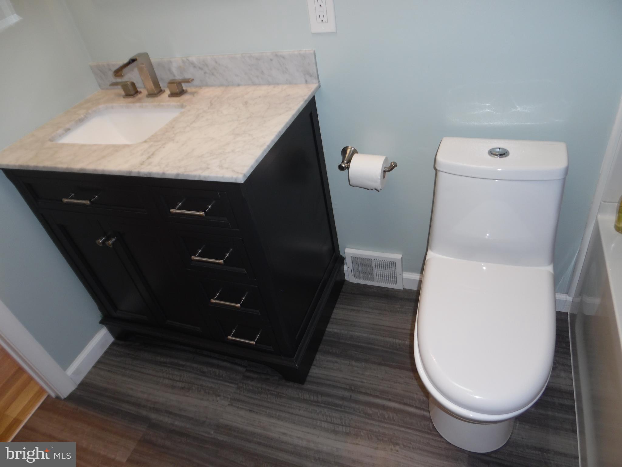12243 Rambler Road Philadelphia, PA 19154 - Photo 24 of 26 Hall Bath