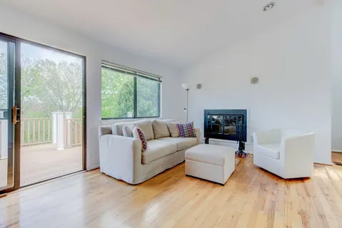 Undisclosed Address, Bridgehampton, NY 11932