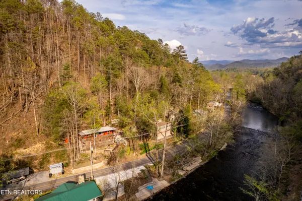 $489,000 | 6851 Old Walland Highway, Townsend, TN 37882