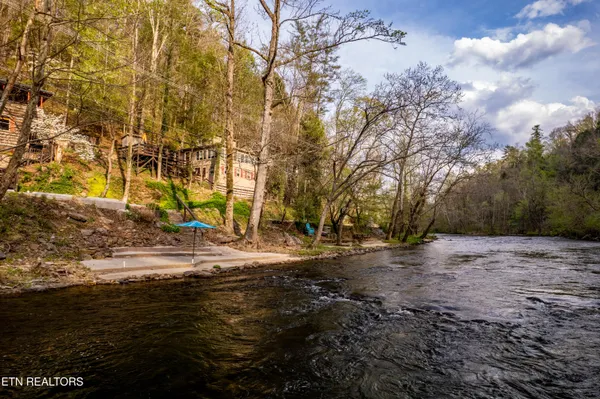 $489,000 | 6851 Old Walland Highway, Townsend, TN 37882