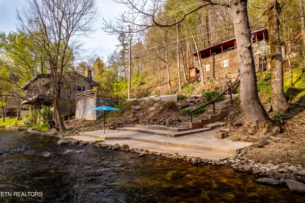 $489,000 | 6851 Old Walland Highway, Townsend, TN 37882