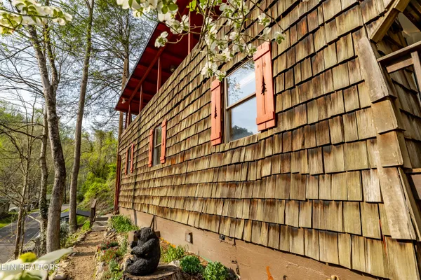 $489,000 | 6851 Old Walland Highway, Townsend, TN 37882