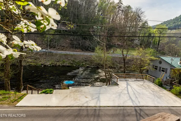 $489,000 | 6851 Old Walland Highway, Townsend, TN 37882