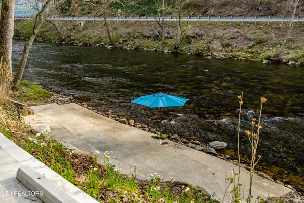 $489,000 | 6851 Old Walland Highway, Townsend, TN 37882