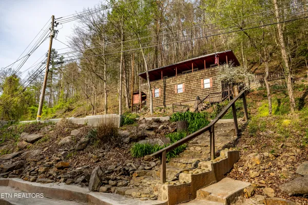 $489,000 | 6851 Old Walland Highway, Townsend, TN 37882