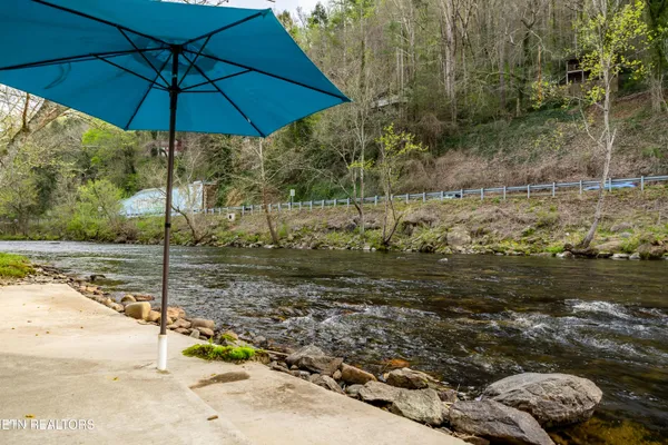 $489,000 | 6851 Old Walland Highway, Townsend, TN 37882