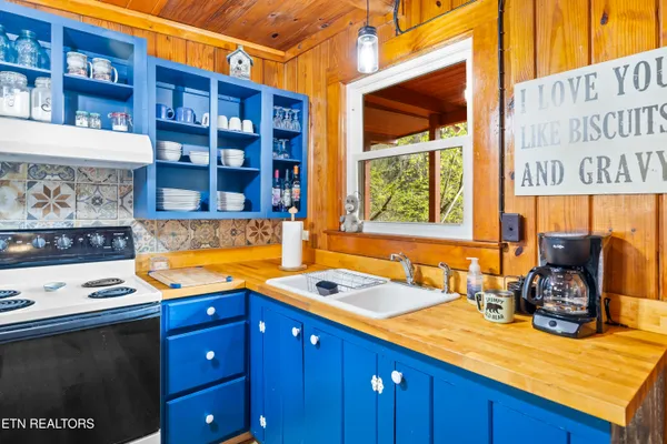 $489,000 | 6851 Old Walland Highway, Townsend, TN 37882