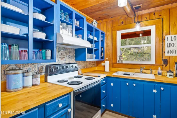 $489,000 | 6851 Old Walland Highway, Townsend, TN 37882