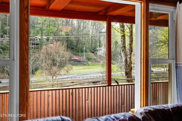 $489,000 | 6851 Old Walland Highway, Townsend, TN 37882