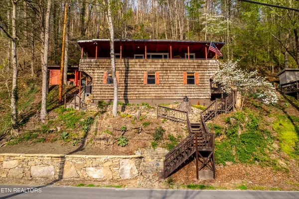 $489,000 | 6851 Old Walland Highway, Townsend, TN 37882