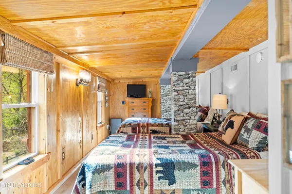 $489,000 | 6851 Old Walland Highway, Townsend, TN 37882