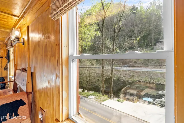 $489,000 | 6851 Old Walland Highway, Townsend, TN 37882