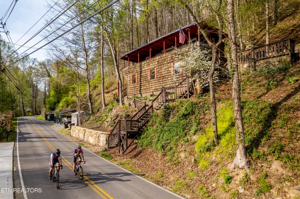 $489,000 | 6851 Old Walland Highway, Townsend, TN 37882