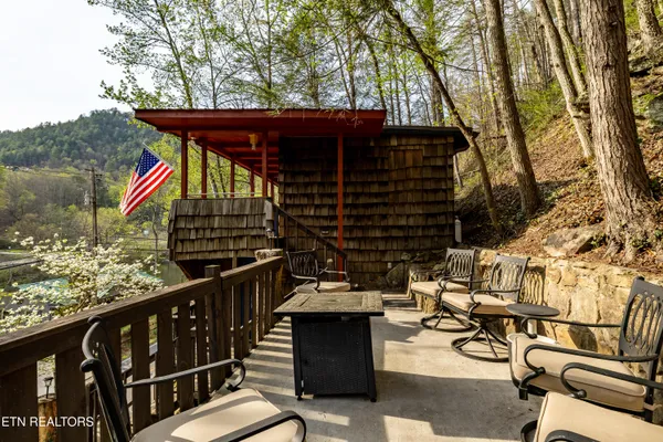 $489,000 | 6851 Old Walland Highway, Townsend, TN 37882