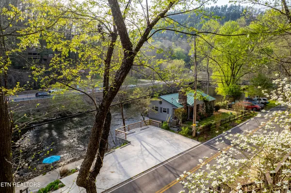 $489,000 | 6851 Old Walland Highway, Townsend, TN 37882