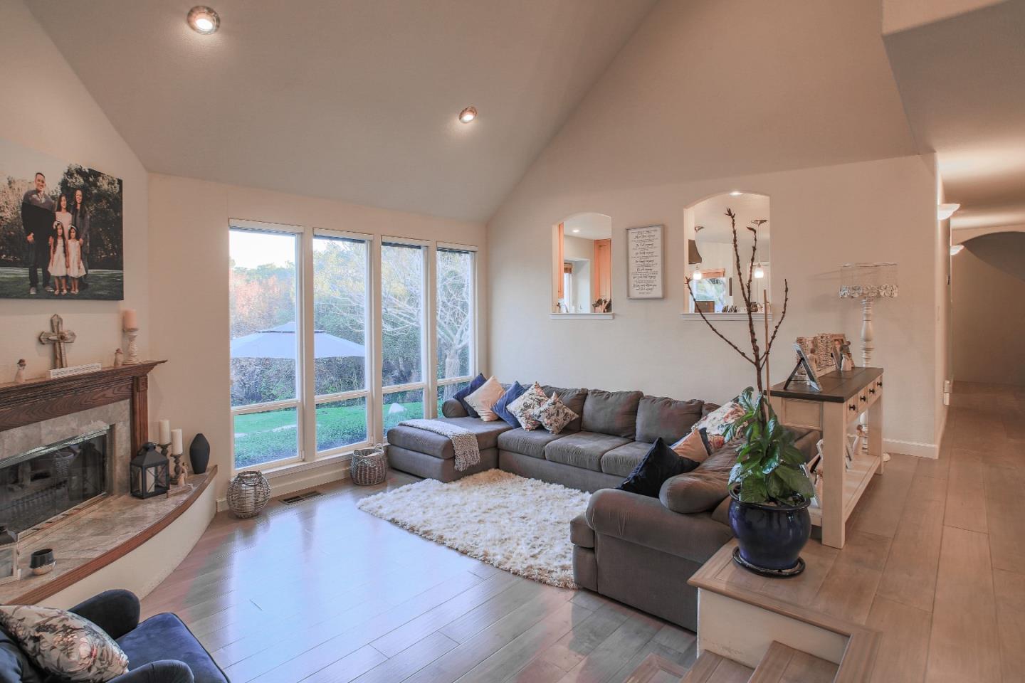 18443 Meadow Ridge Road Salinas, CA 93907 - Photo 5 of 28 Gallery Image 5