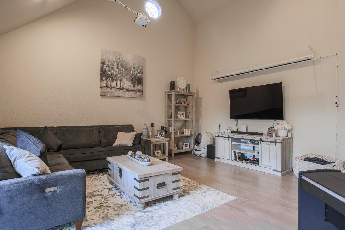 18443 Meadow Ridge Road Salinas, CA 93907 - Photo 9 of 28 Gallery Image 9