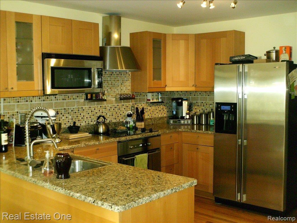 1266 Sandy Ridge Drive Rochester, MI 48306 - Photo 3 of 25 Kitchen 1