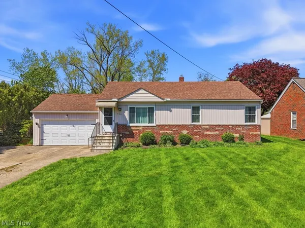 $241,000 | 125 Meadowlane Road, Seven Hills, OH 44131