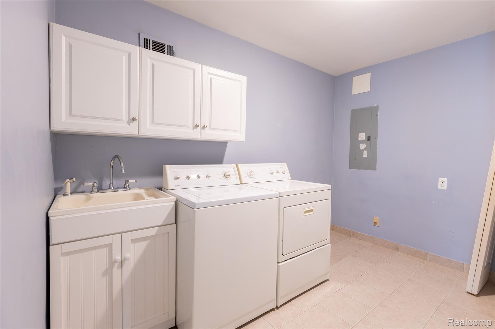 14745 Merriman Road Livonia, MI 48154 - Photo 24 of 33 14745 Merriman Rd, Livonia (24 of 33).jpg