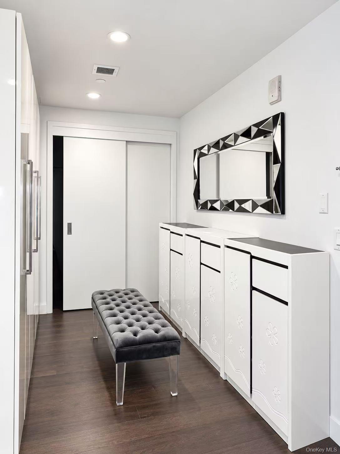 131-03 40 Road, Unit 15R Queens, NY 11354 - Photo 2 of 7 Gallery Image 2