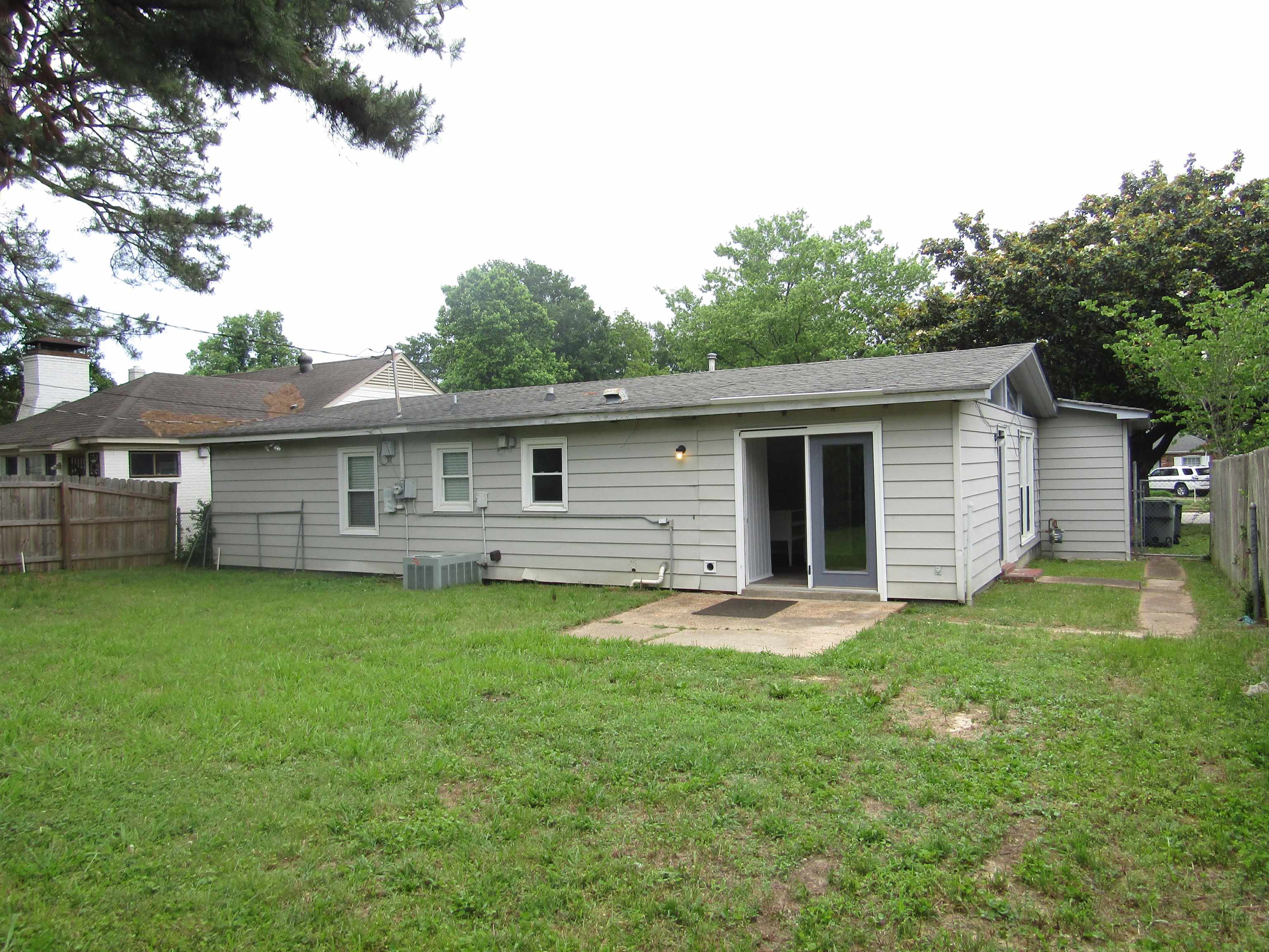 261 North Yates Road Memphis, TN 38120 - Photo 4 of 19 a backyard of a house with seating space