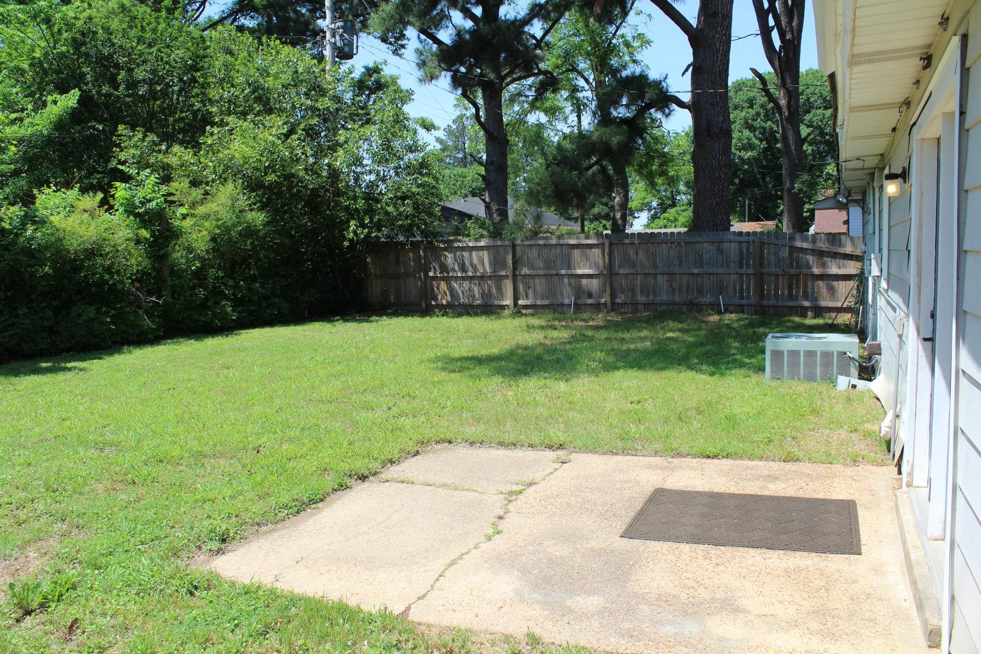 261 North Yates Road Memphis, TN 38120 - Photo 5 of 19 a backyard of a house with lots of green space
