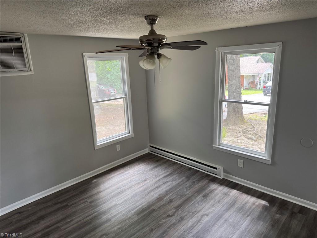 505 Pomeroy Place High Point, NC 27260 - Photo 6 of 12 Living Room