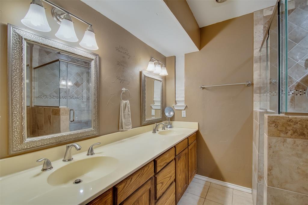 5718 Sagebrush Trail Arlington, TX 76017 - Photo 18 of 26 a bathroom with a double vanity sink mirror and double