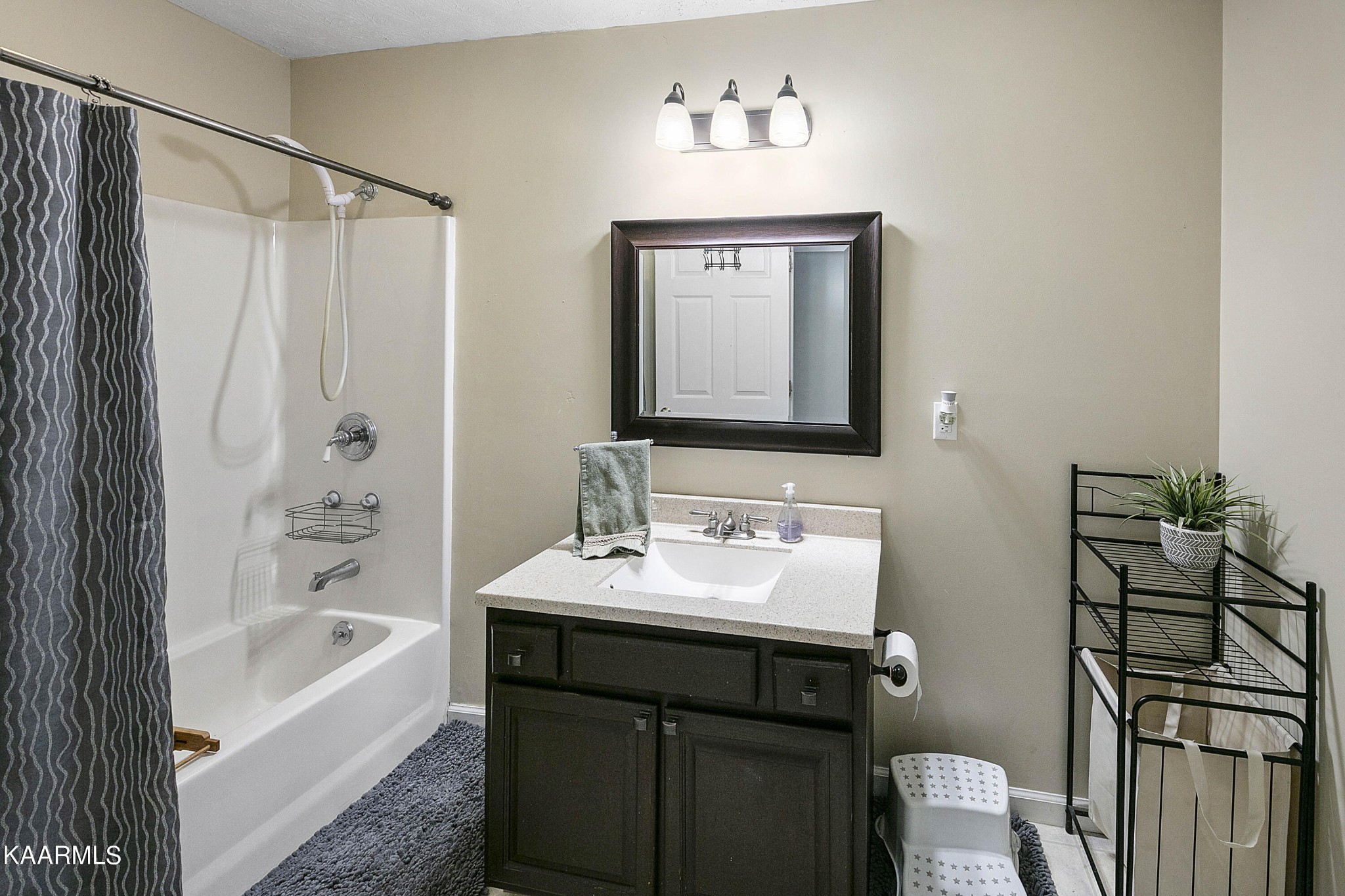 1434 Cunningham Road West Seymour, TN 37865 - Photo 24 of 31 a bathroom with a sink a bathtub and a mirror