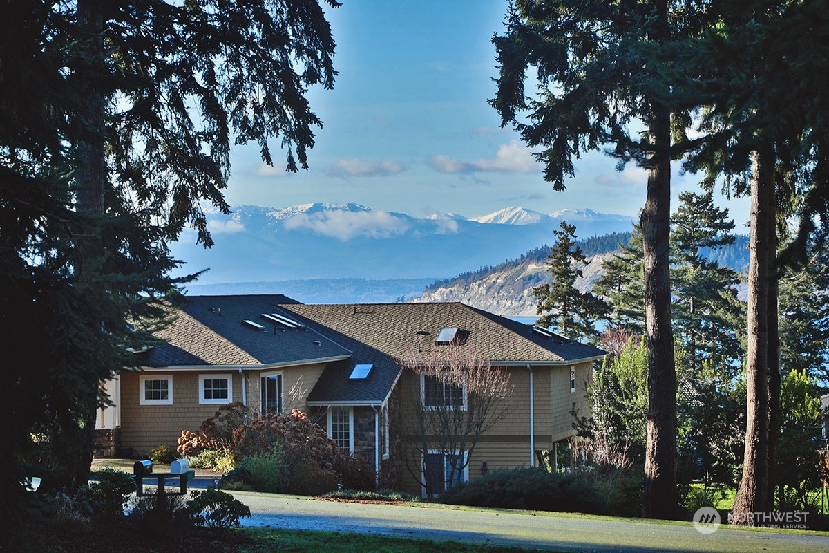 6329 Sahalee Court Clinton, WA 98236 - Photo 10 of 36 a front view of a house with a garden