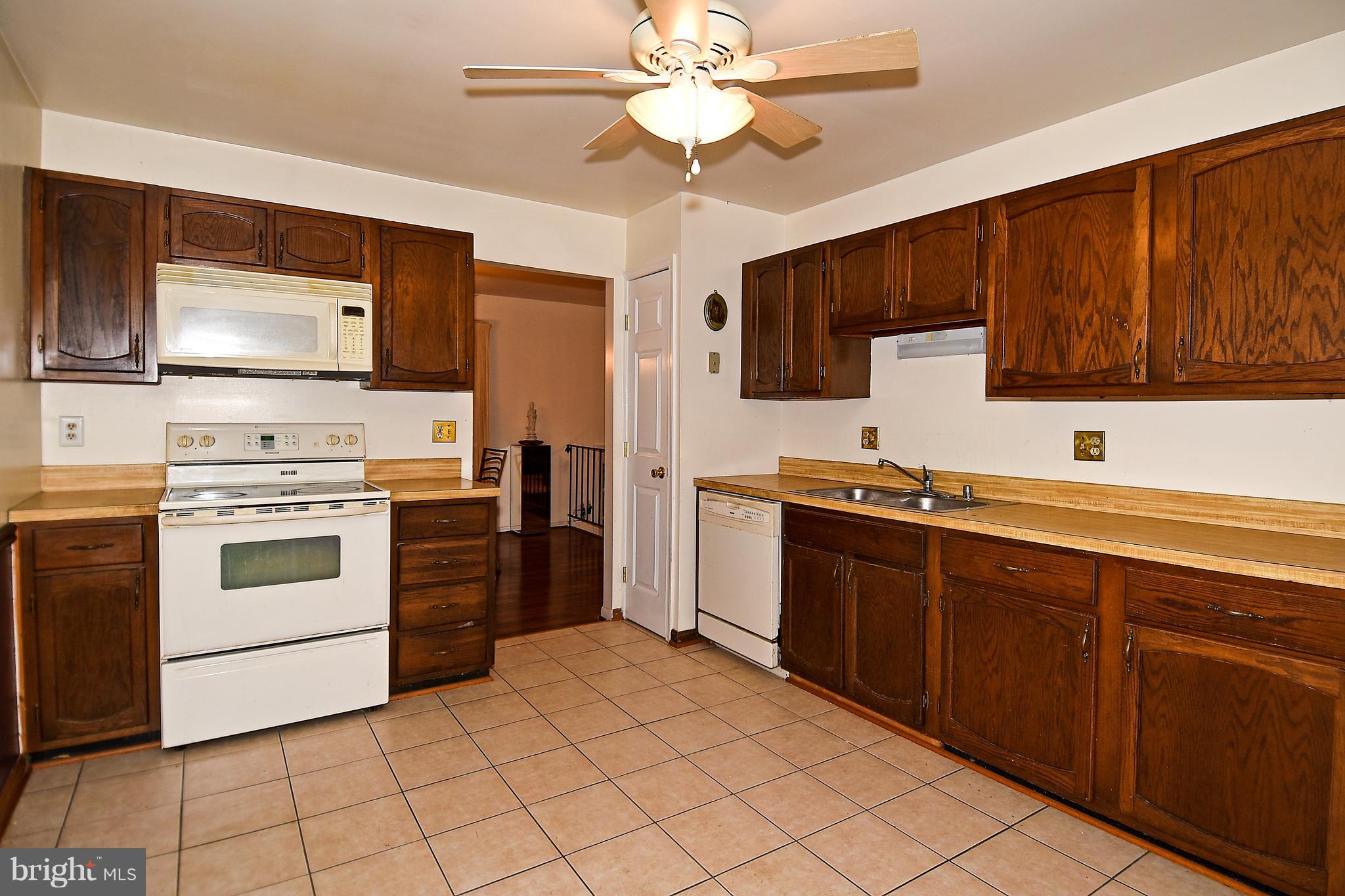 12248 Purcell Road Manassas, VA 20112 - Photo 8 of 30 Kitchen