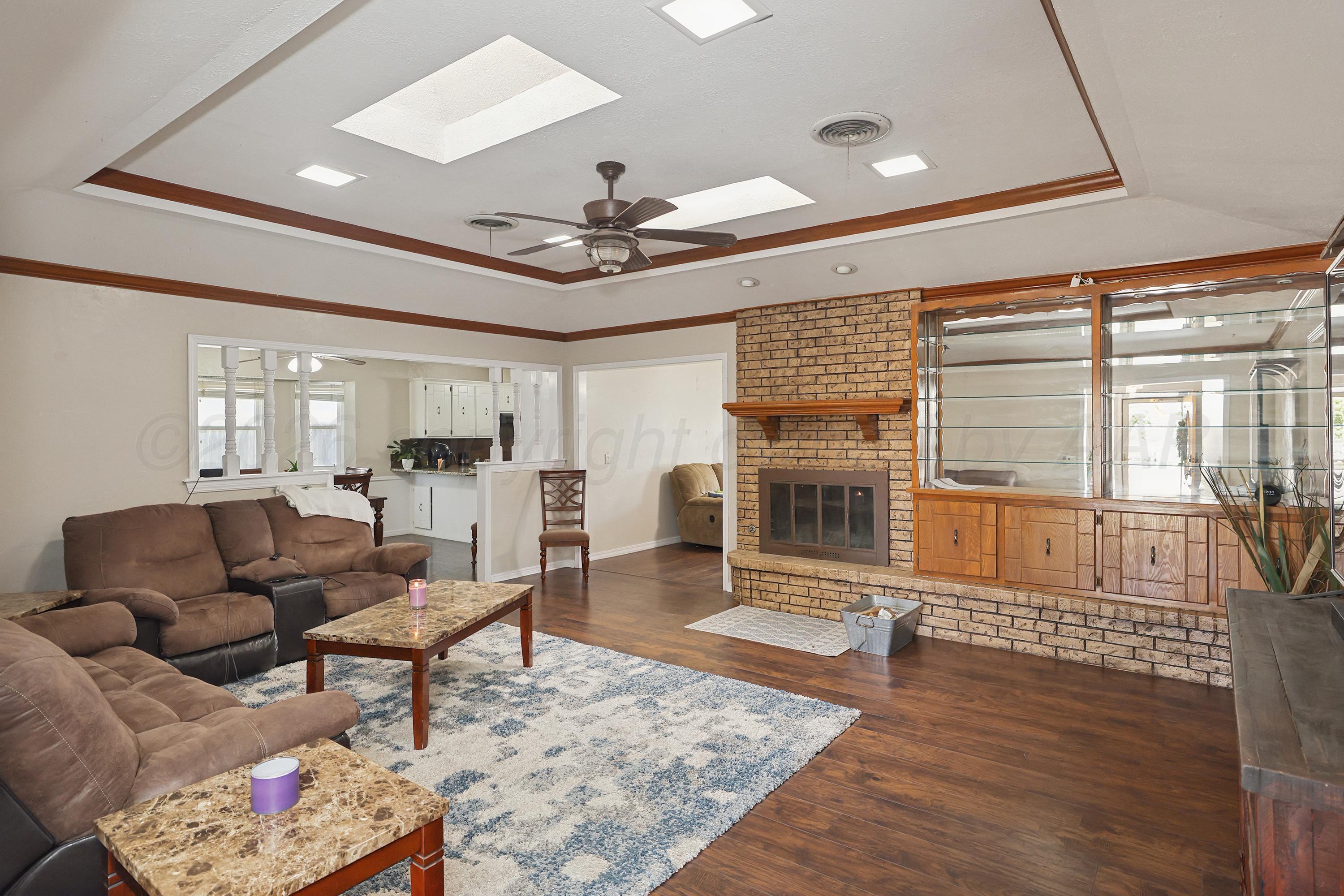 7903 Fenley Drive Amarillo, TX 79121 - Photo 4 of 20 a living room with furniture