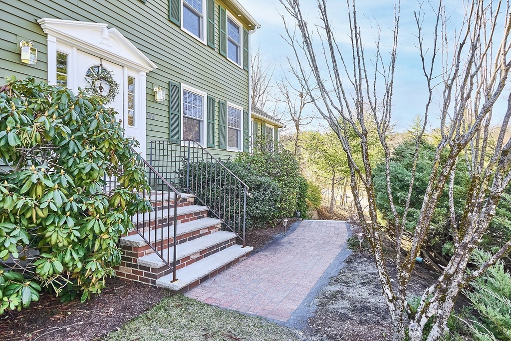 22 Robinwood Road Acton, MA 01720 - Photo 3 of 42 Gallery Image 3