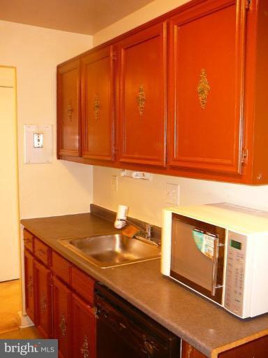 3340 Hewitt Avenue, Unit 66 3 Silver Spring, MD 20906 - Photo 10 of 13 Kitchen