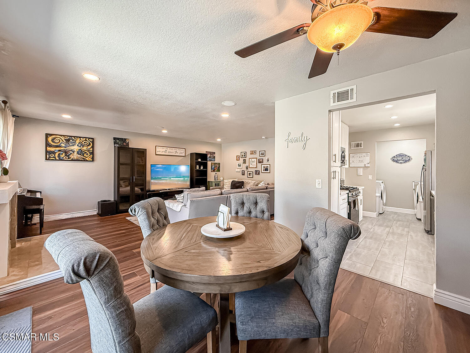 2448 Stow Street Simi Valley, CA 93063 - Photo 11 of 34 bLiving and Diniing5