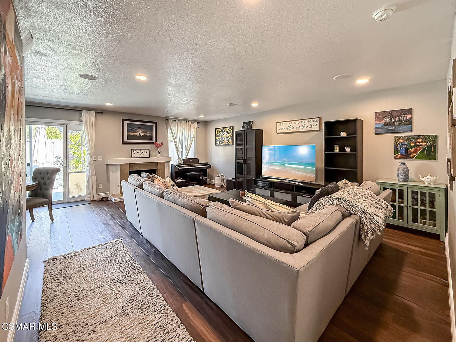 2448 Stow Street Simi Valley, CA 93063 - Photo 3 of 34 bLiving and Diniing1