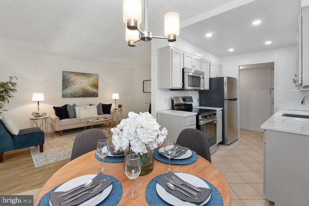 11600 Stoneview Square, Unit 60/2B Reston, VA 20191 - Photo 13 of 27 a living room with furniture kitchen and a chandelier